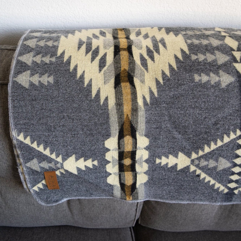 Load image into Gallery viewer, Andean Alpaca Wool Blanket - Cloud by Alpaca Threadz
