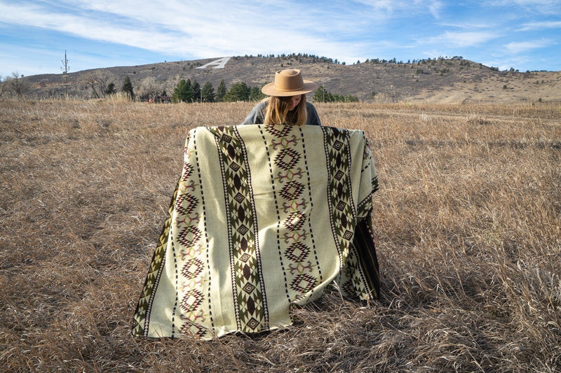 Load image into Gallery viewer, Andean Alpaca Wool Blanket - Cactus by Alpaca Threadz
