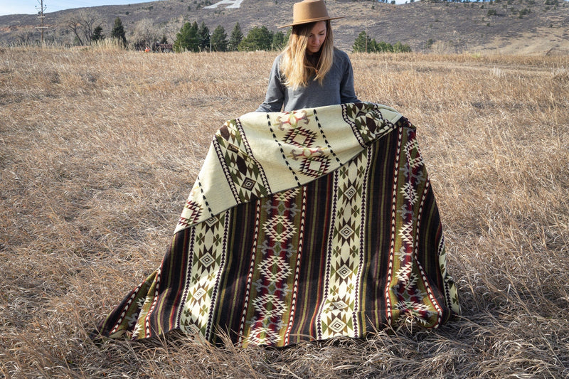 Load image into Gallery viewer, Andean Alpaca Wool Blanket - Cactus by Alpaca Threadz
