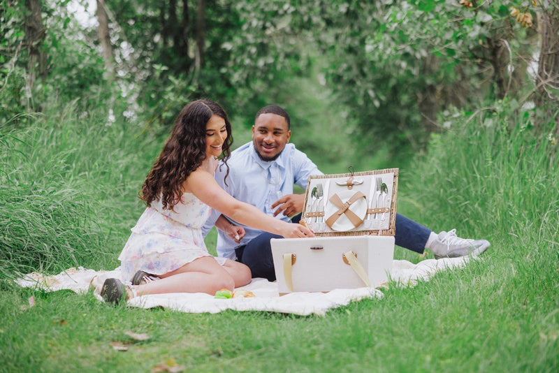 Load image into Gallery viewer, Lemongrove Picnic Basket for 2 - Bees &amp; Lemons by Picnic Time Family of Brands
