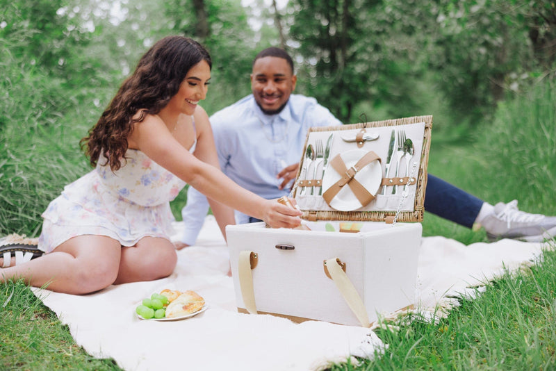 Load image into Gallery viewer, Lemongrove Picnic Basket for 2 - Bees &amp; Lemons by Picnic Time Family of Brands
