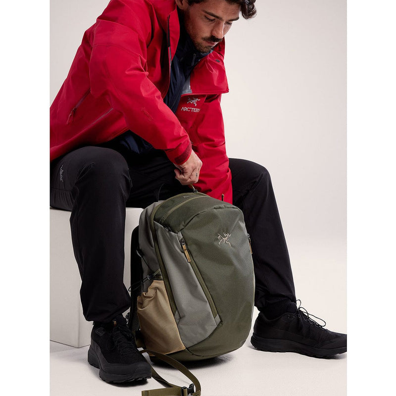 Load image into Gallery viewer, Arc&#39;teryx Mantis 26 Backpack
